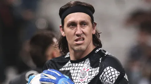 Cássio ainda não decidiu se vai permanecer no Corinthians.