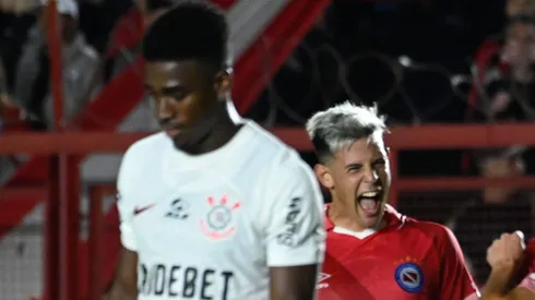 Corinthians foi derrotado para o Argentinos Juniors fora de casa. Foto: Fotobairesarg/AGIF