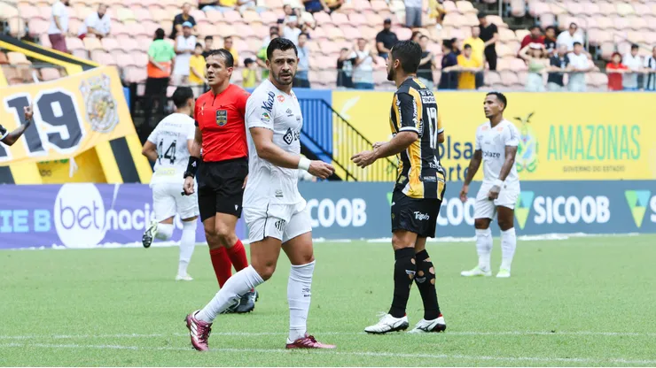 Giuliano saiu lesionado em Manaus