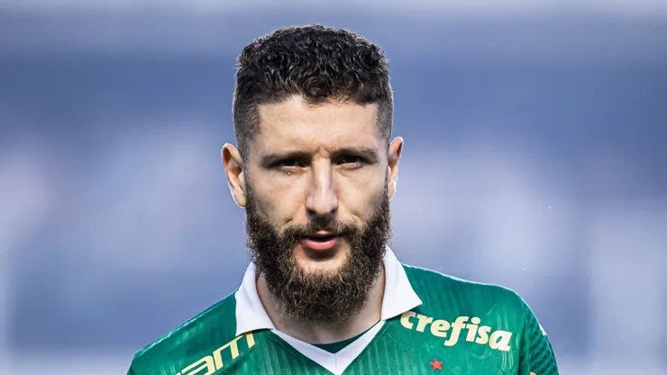 Zé Rafael ficou um mês parado entre abril e maio. Foto: Abner Dourado/AGIF