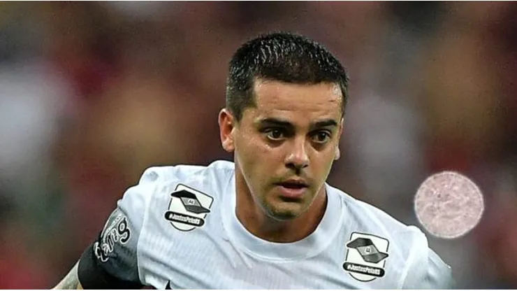 Fagner durante jogo contra o Flamengo. Lateral passou 'ileso' pela arbitragem.