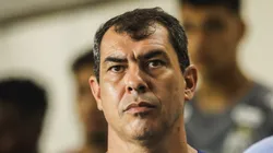 Fábio Carille antes da partida contra o Guarani. Técnico recebe críticas da torcida.