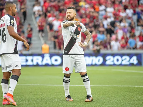 Vasco e Vitória se enfrentam neste domingo (12); saiba onde assistir ao jogo