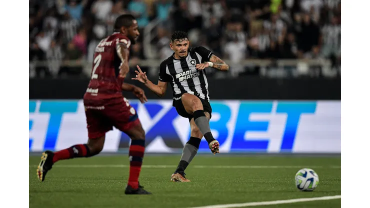 Tiquinho Soares jogador do Botafogo durante partida contra o Fortaleza. Foto: Thiago Ribeiro/AGIF