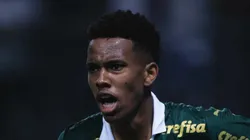 Estevão comemora seu gol durante partida contra o Botafogo-SP. Joia deve jogar na Inglaterra.
