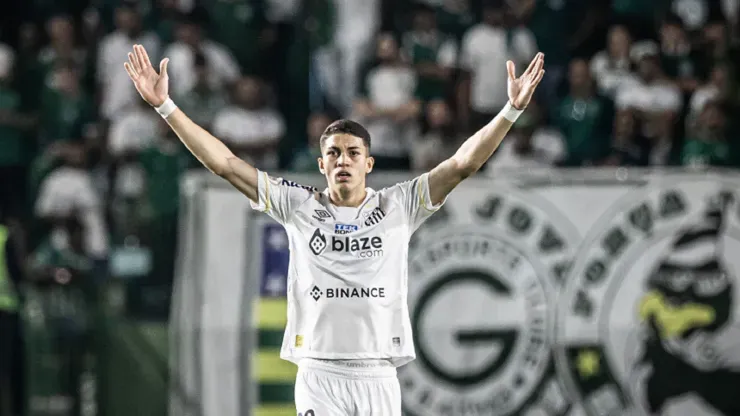 Foto: Raul Baretta/Santos FC - Jair Cunha ganha oportunidade no Santos em partida contra o Amazonas neste sábado (11)