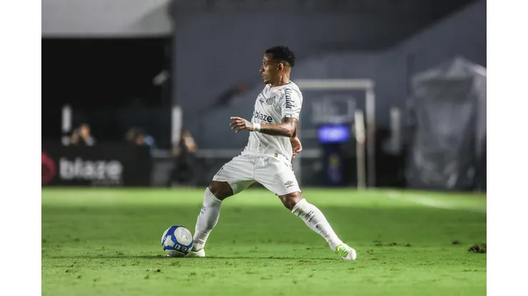 Otero jogador do Santos durante partida pelo Brasileiro B 2024. Foto: Reinaldo Campos/AGIF