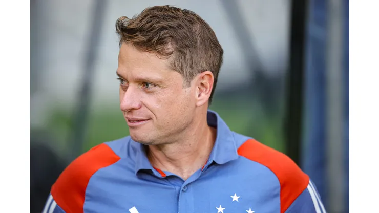 Fernando Seabra tentará manter invencibilidade do Cruzeiro contra Atlético-GO.