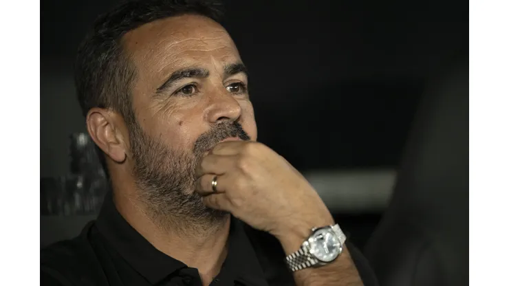 Artur Jorge defenderá vantagem do Botafogo diante do Fortaleza.