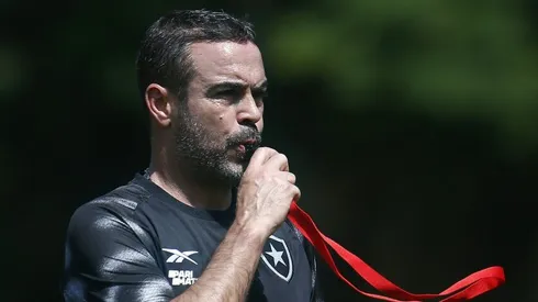 Foto: Vítor Silva/Botafogo - Artur Jorge prepara mudanças para o jogo contra o Fortaleza