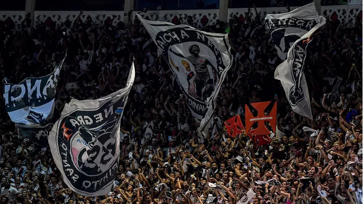 RJ - RIO DE JANEIRO - 14/04/2024 - BRASILEIRO A 2024, VASCO X GREMIO - Torcida do Vasco durante partida contra Gremio no estadio Sao Januario pelo campeonato Brasileiro A 2024. Foto: Thiago Ribeiro/AGIF