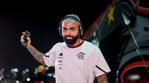 Gabigol chegando em Flamengo x Amazonas. Atacante chegou mais cedo no treino do clube - Foto: Marcelo Cortes/Flamengo