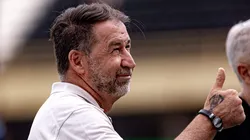 Augusto Melo pagou todo mundo no Corinthians.