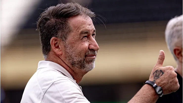 Augusto Melo pagou todo mundo no Corinthians.