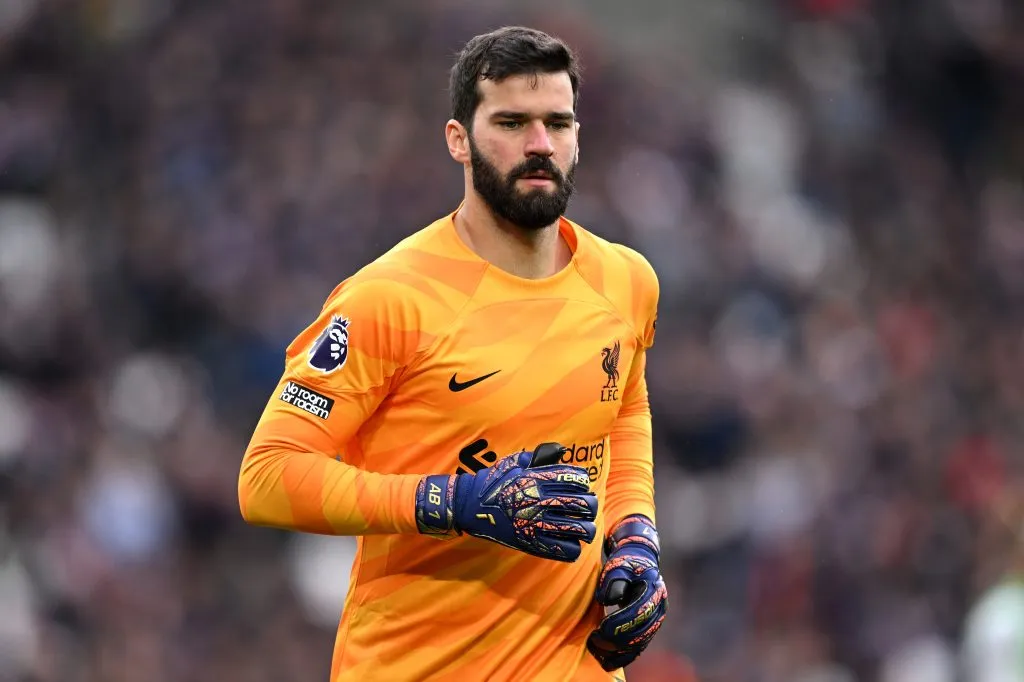 Alisson, goleiro do Liverpool, foi convocado (Foto de Justin Setterfield/Getty Images)