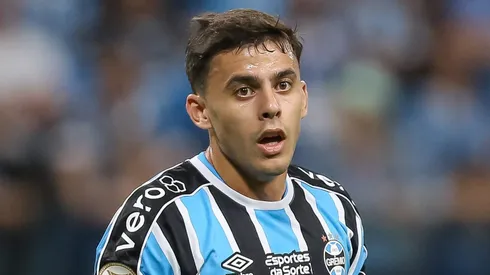 Carballo, jogador do Grêmio, durante partida contra o Botafogo no estádio Arena do Grêmio pelo Brasileirão Série A