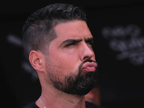 António Oliveira muda escalação e complica Tite no Flamengo