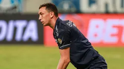 Marchesín, goleiro do Grêmio, ajuda em enchentes no RS