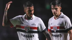 SP - SAO PAULO - 29/04/2024 - BRASILEIRO A 2024, SAO PAULO X PALMEIRAS - Diego jogador do Sao Paulo reclama com a arbitragem durante partida contra o Palmeiras no estadio Morumbi pelo campeonato Brasileiro A 2024. Foto: Ettore Chiereguini/AGIF