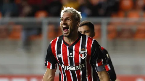 Calleri comemorando seu gol contra o Cobresal. Foto: Rubens Chiri/São Paulo FC