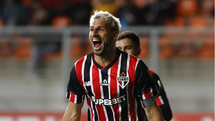 Calleri comemorando seu gol contra o Cobresal. Foto: Rubens Chiri/São Paulo FC