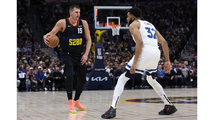 Fora de casa, os Nuggets tem a missão delicada de reverter o 2-0 na série dos play-offs contra os Timberwolves (Foto: Matthew Stockman/Getty Images)