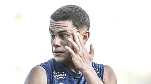 SP – SANTOS – 02/04/2024 – SANTOS, TREINO – JP Chermont jogador do Santos durante treino no Centro de Treinamento CT Rei Pele.