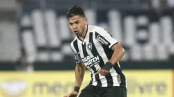 Óscar Romero em ação pelo Alvinegro, no duelo contra a LDU. Foto: Vitor Silva/Botafogo.