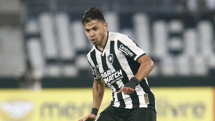 Óscar Romero em ação pelo Alvinegro, no duelo contra a LDU. Foto: Vitor Silva/Botafogo.