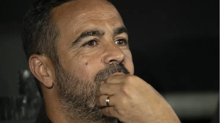 Artur Jorge durante partida entre Botafogo e LDU, no Estádio Nilton Santos, pela Copa Libertadores da América, no dia 08/05/2024.