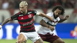RJ - RIO DE JANEIRO - 16/03/2024 - CARIOCA 2024, FLAMENGO X FLUMINENSE - De Arrascaeta jogador do Flamengo disputa lance com Marcelo jogador do Fluminense durante partida no estadio Maracana pelo campeonato Carioca 2024. Foto: Jorge Rodrigues/AGIF