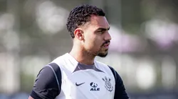 Matheuzinho passou por exames no CT do Corinthians nesta quarta-feira (8) após jogo pela Sul-Americana.