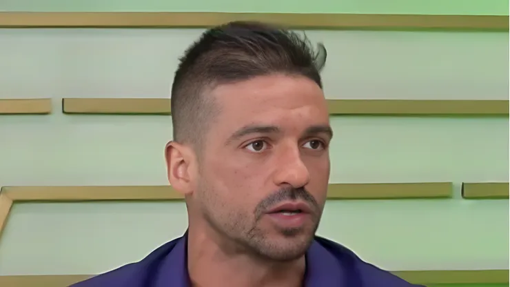 Venê Casagrande durante o programa SBT Sports Rio. Jornalista explica situação do técnico rubro-negro. Foto: Reprodução/ Youtube.