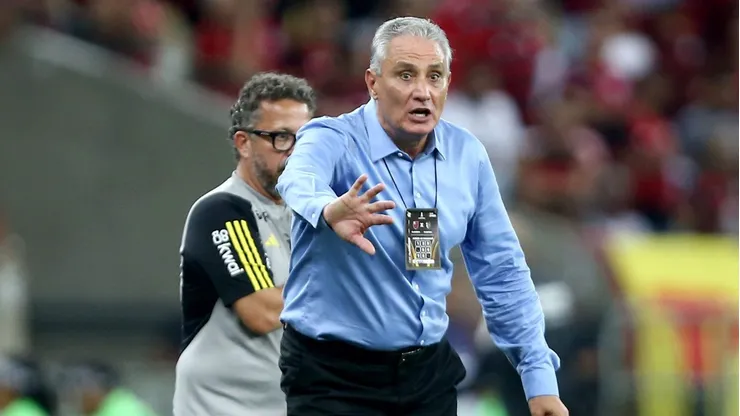 Tite comandando o Flamengo no jogo contra o Palestino, pela Libertadores, no Maracanã. Foto: Wagner Meier/Getty Images