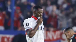 Carneiro marcou os dois gols do Nacional. Foto: Ernesto Ryan/Getty Images