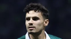 Raphael Veiga durante partida contra o Botafogo-SP. Meia foi desfalque no último jogo.