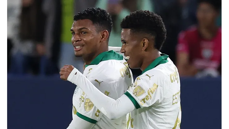 Luis Guilherme e Estevão comemoram gol palestrino. As Crias estão agitando o mercado da bola - Foto: Cesar Greco/Palmeiras/by Canon