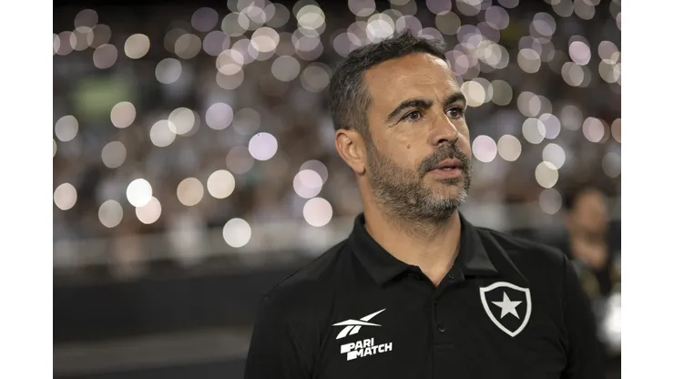 Artur Jorge tem desafio contra equatorianos.