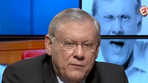 Milton Neves durante entrevista para André Henning, Jornalista dá opinião polêmica sobre o Cruz-Maltino. Foto: Reprodução/ Youtube da TNT Sports.