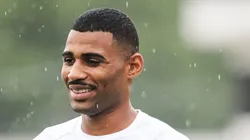 Joaquim durante treino no CT Rei Pelé. Defensor pode ser negociado em julho.