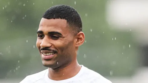 Joaquim durante treino no CT Rei Pelé. Defensor pode ser negociado em julho.