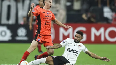 O Corinthians precisa vencer novamente o Nacional para não complicar a situação no grupo da Sul-Americana (Foto: Alexandre Schneider/Getty Images)
