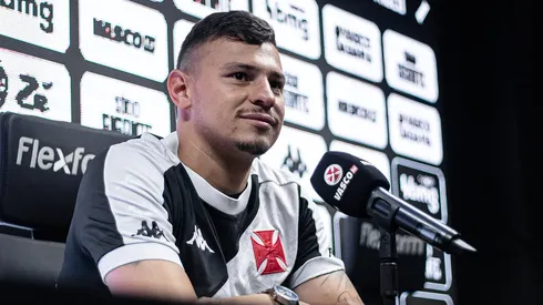 Jogador foi expulso no início da partida, comprometendo o planejamento da equipe