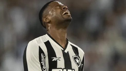 Júnior Santos lamentando durante partida entre Botafogo e Bahia, no Estádio Nílton Santos, pelo Campeonato Brasileiro, no dia 05/05/2024.