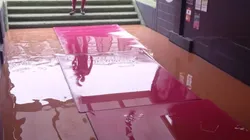 Túnel de acesso do estádio Beira-Rio já estava submerso no sábado.