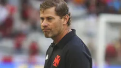 Rafael Paiva, técnico interino do Vasco, deu razão curiosa a expulsão de Hugo Moura.