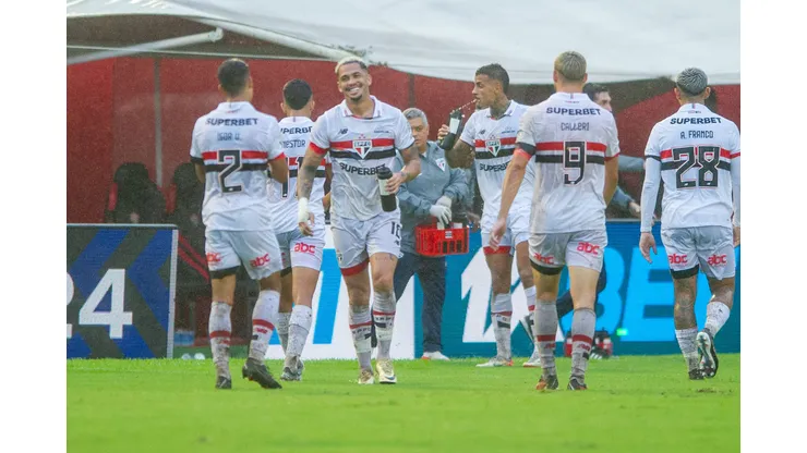 Jogadores do São Paulo em partida do Brasileiro A 2024. Foto: Jhony Pinho/AGIF