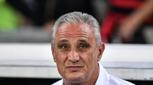 Tite durante partida contra o Amazonas. Técnico vive momento conturbado no Mengão.