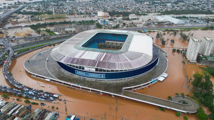 Arena do Grêmio literalmente debaixo d'água. Foto: Ramiro Sanches/Getty Images