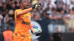 Carlos Miguel é visto como herói do 0 a 0 em Itaquera.